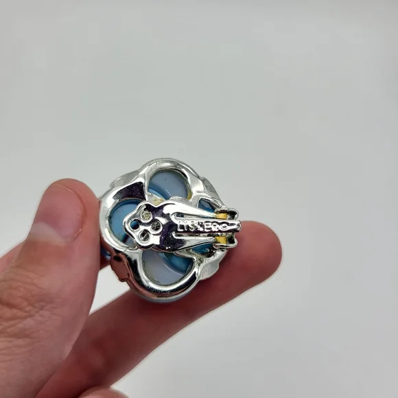 Vintage clip on Listen Earrings - Picture 4 of 4